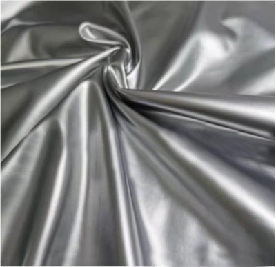 SZ-YF 牛奶絲四面彈復合銀膜 爆汗衫布料  成分：95%滌綸 5%氨綸 100D+40D 克重：210g  正面照